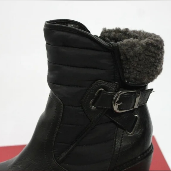 Boots - Picture 4 of 5